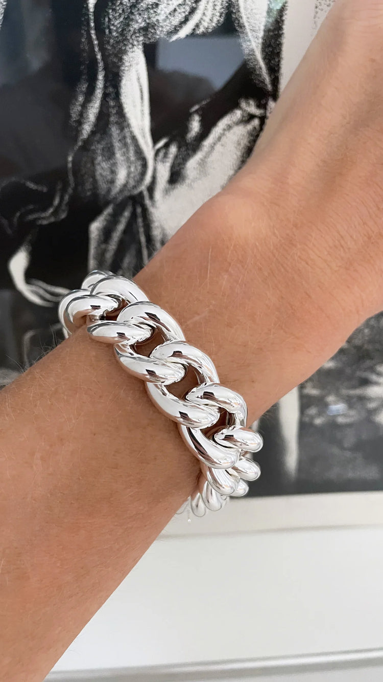 Stort armband med tjock silverkedja i äkta silver.