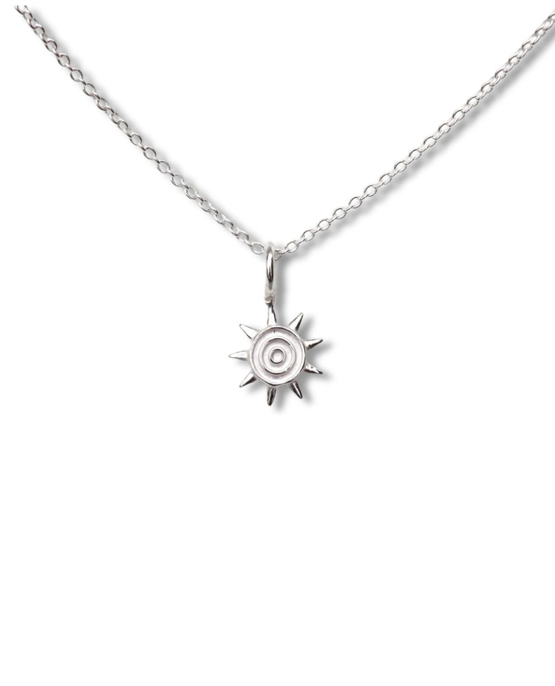 halsband med sol i 925 silver