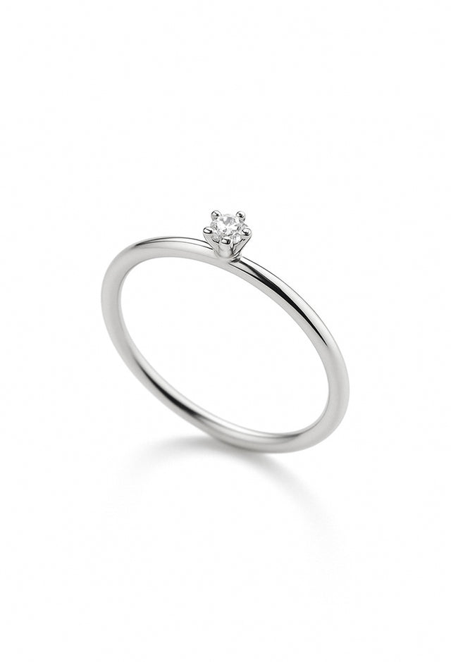 diamantring i silver med 0,10 ct rund diamant.