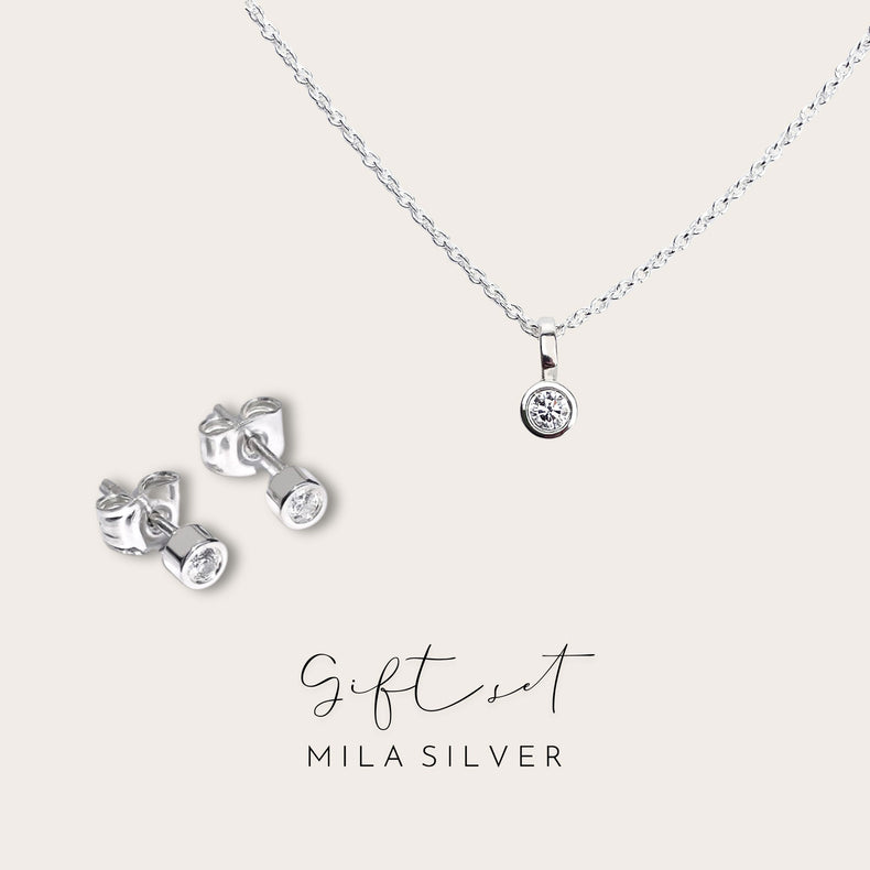 Gåvoset från Mila Silver med örhängen och halsband i silver med diamanter.
