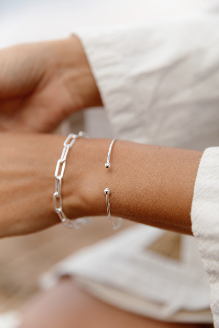 Silver cuff armband, smalt med kulor i äkta silver till dam