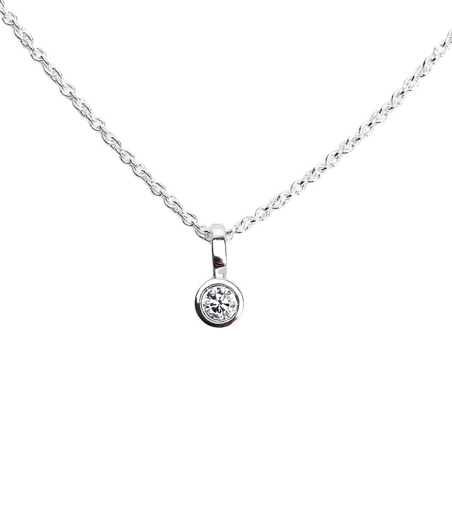 Diamanthalsband med 0,10 ct diamant i bezel fattning.