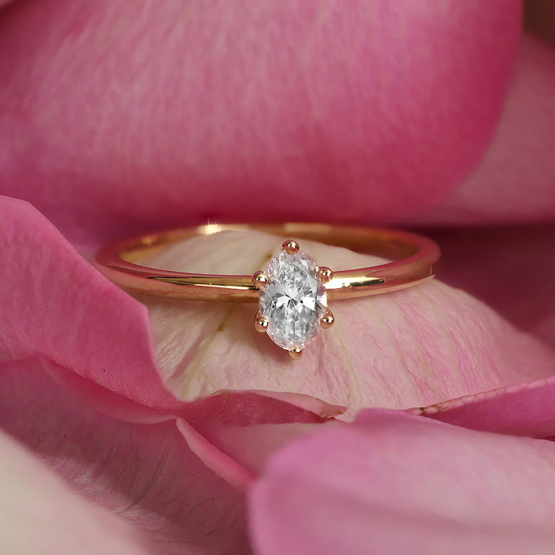 June Oval diamant 18K. guld | Vigsel / Förlovningsring