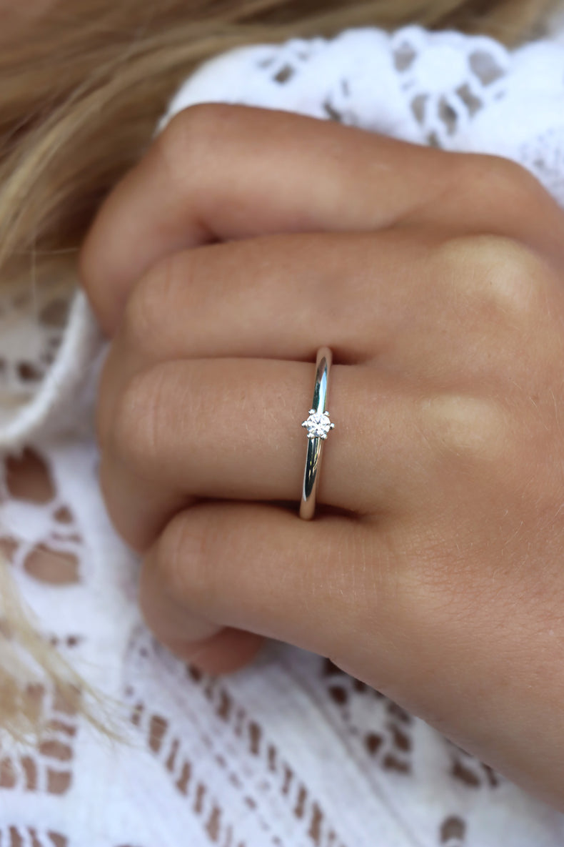 Julie Solitärring 0,10 ct Diamant | Trau- / Verlobungsring