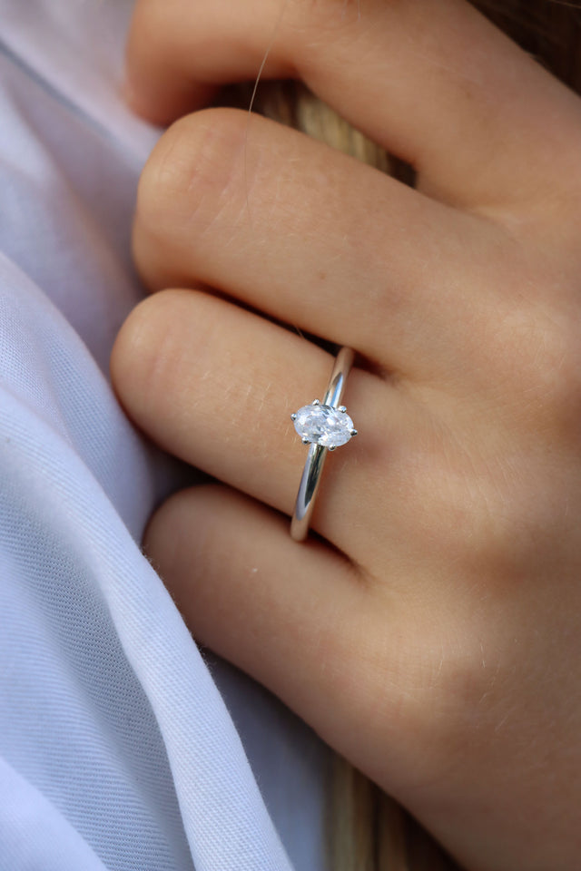 June 0,5 ct Ovalem Diamanten, Trauring/Verlobungsring