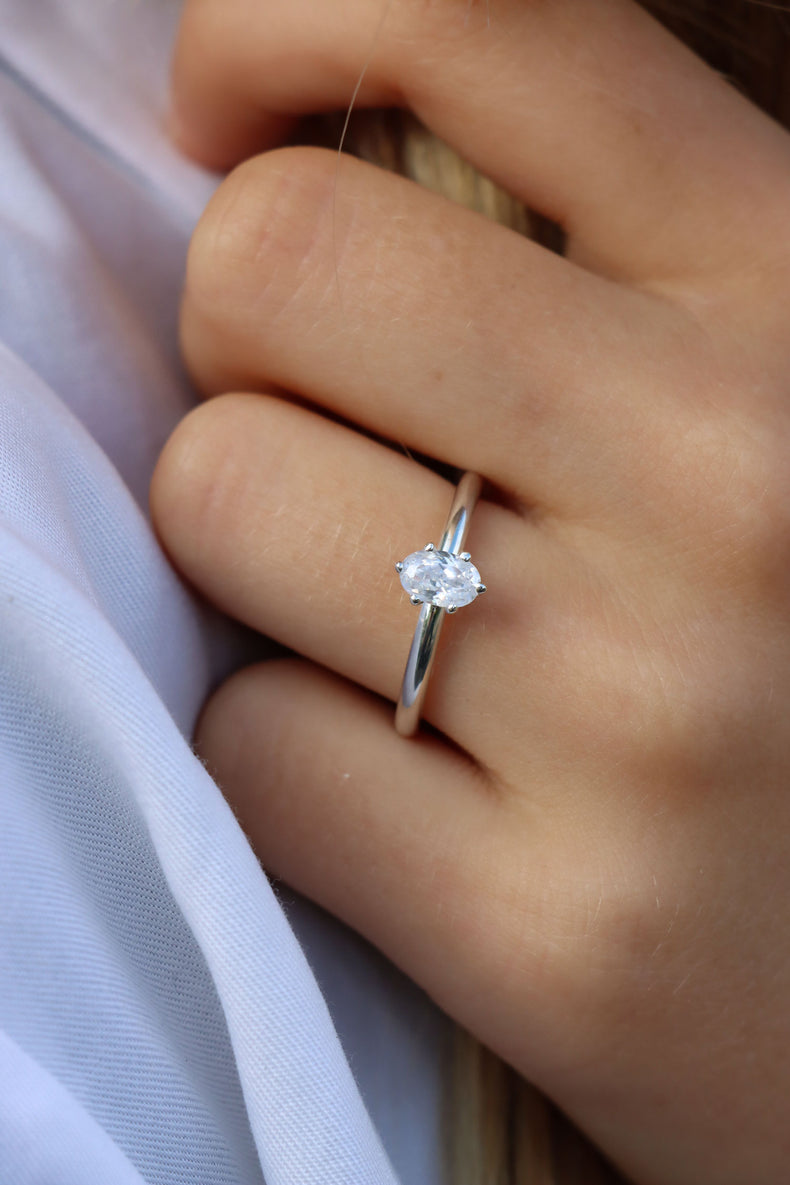 June 0,5 ct Ovalem Diamanten, Trauring/Verlobungsring