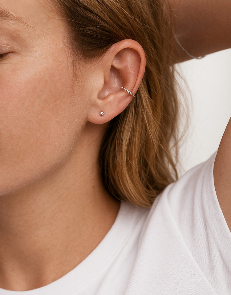 Schlichter dünner Ohrring, silber