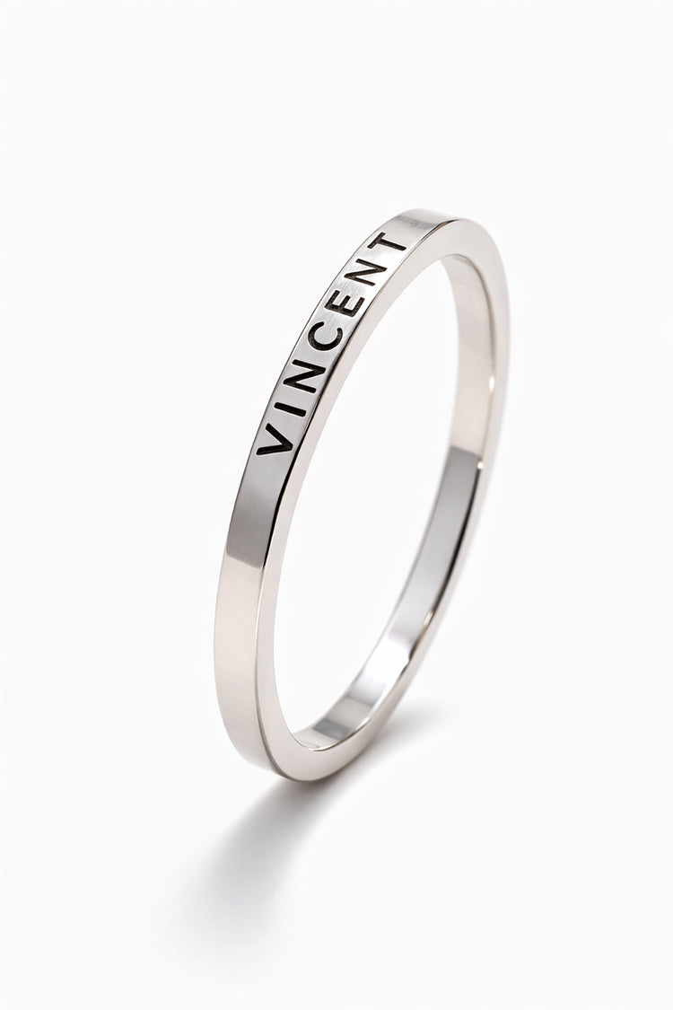 Silverring till dam med utvändig gravyr - namn