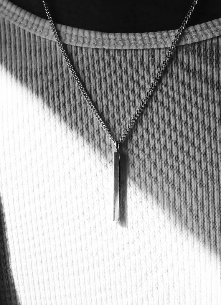 Halsband i silver med stav i kedja