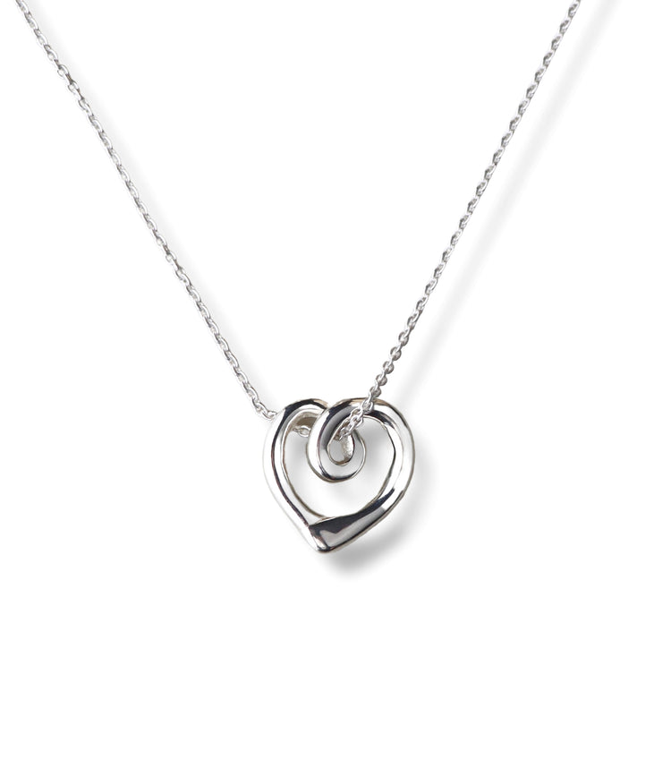 halsband med silverhjärta i kedja