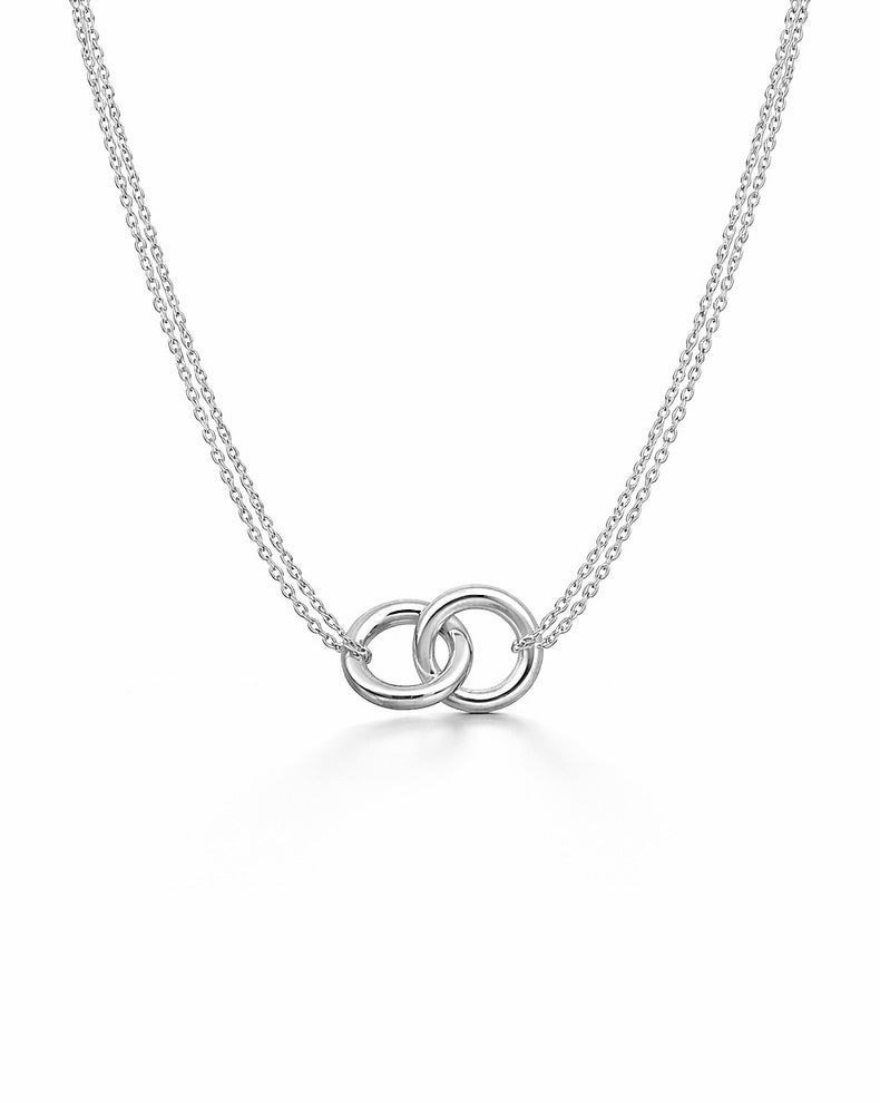 Silverhalsband till dam med två ringar i kedja.