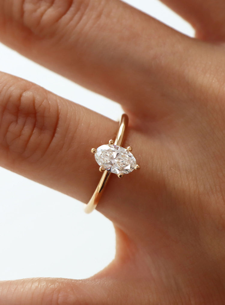 June Diamantring Oval Diamant, Vigsel / Förlovningsring | 18k. guld
