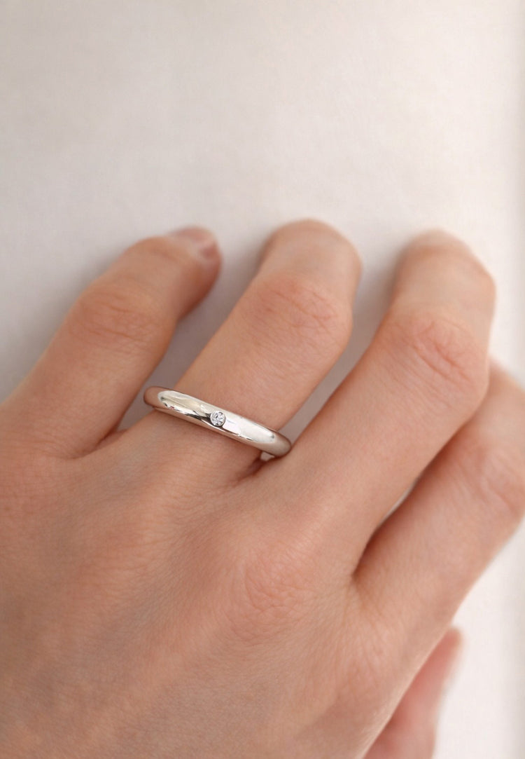 Tjock silverring med en diamant