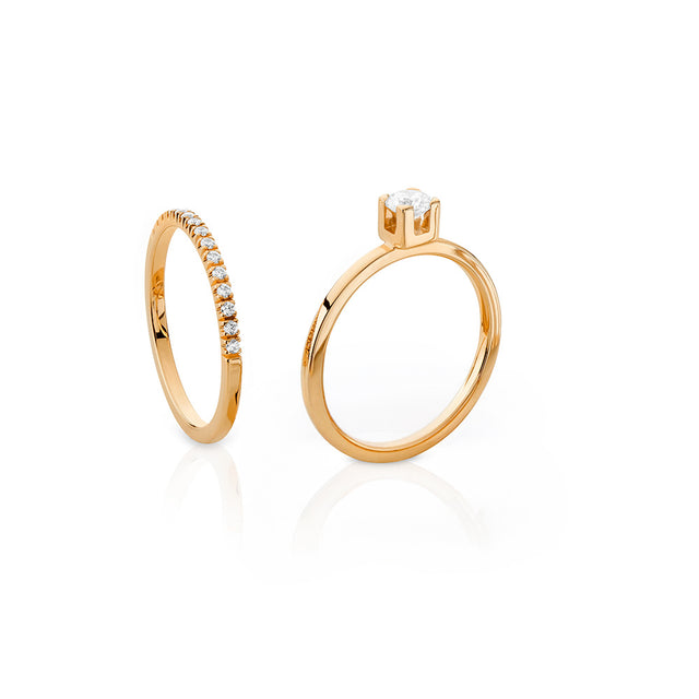 Set med vigselring och förlovningsring i 18k. guld med diamanter.