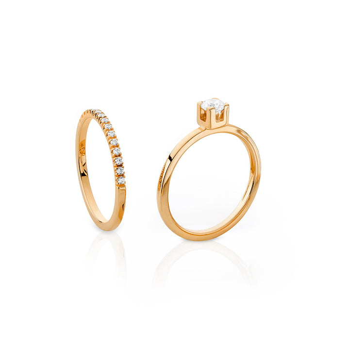 Set med vigselring och förlovningsring i 18k. guld med diamanter.
