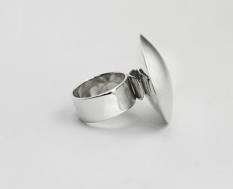 Silverringen Full Moon från sidan.