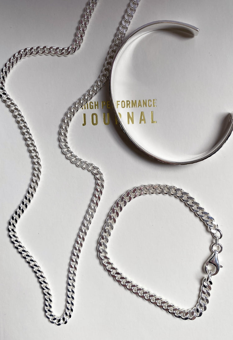 Smycken med pansarkedjor till herr