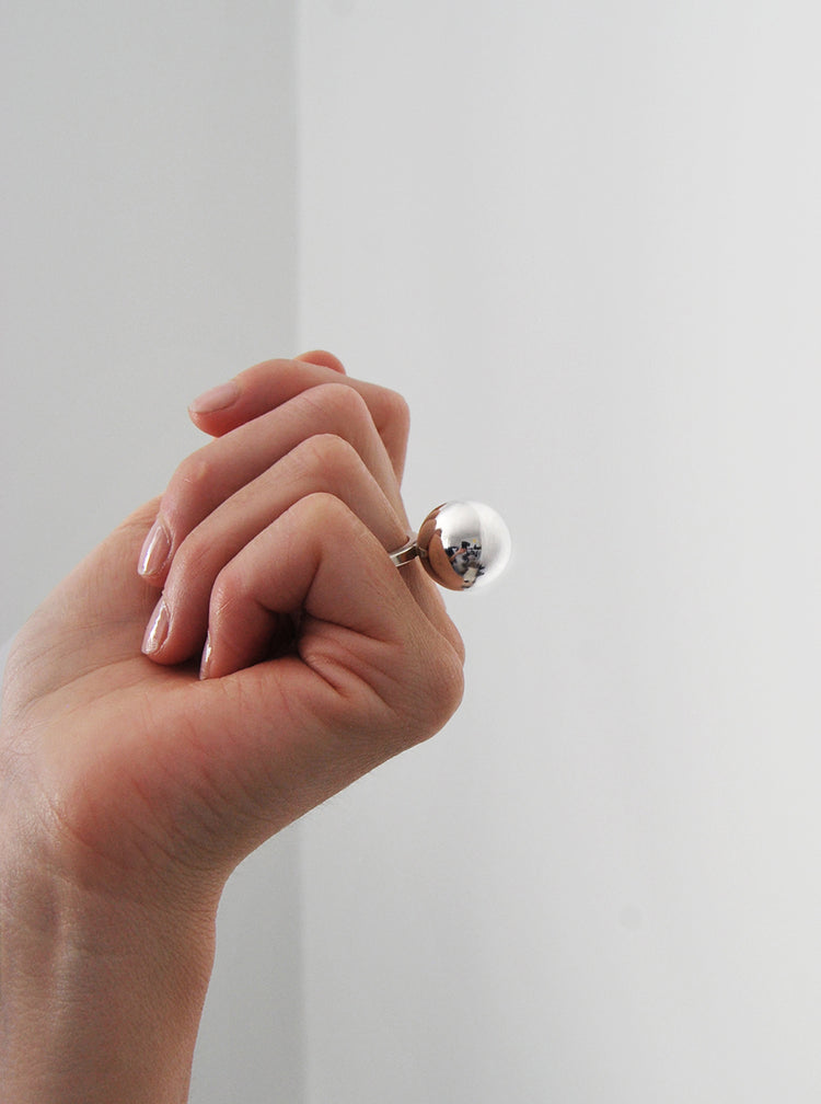 Silverring med stor silverkula.
