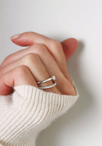 Set Vigsel/Förlovningsringar till henne & honom | Julie 0,10 ct + Plain silverring