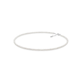 Pärlhalsband med små vita pärlor. Kort choker halsband. 