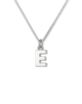 Bokstavshalsband i 925 silver. 