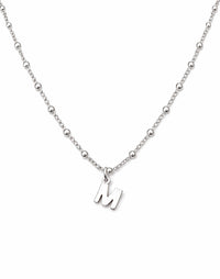 Bokstavshalsband i äkta silver med bokstavsberlock i kulkedja.