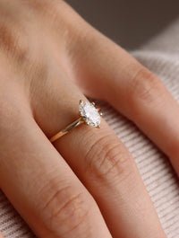 June Diamantring Oval Diamant, Vigsel / Förlovningsring | 18k. guld
