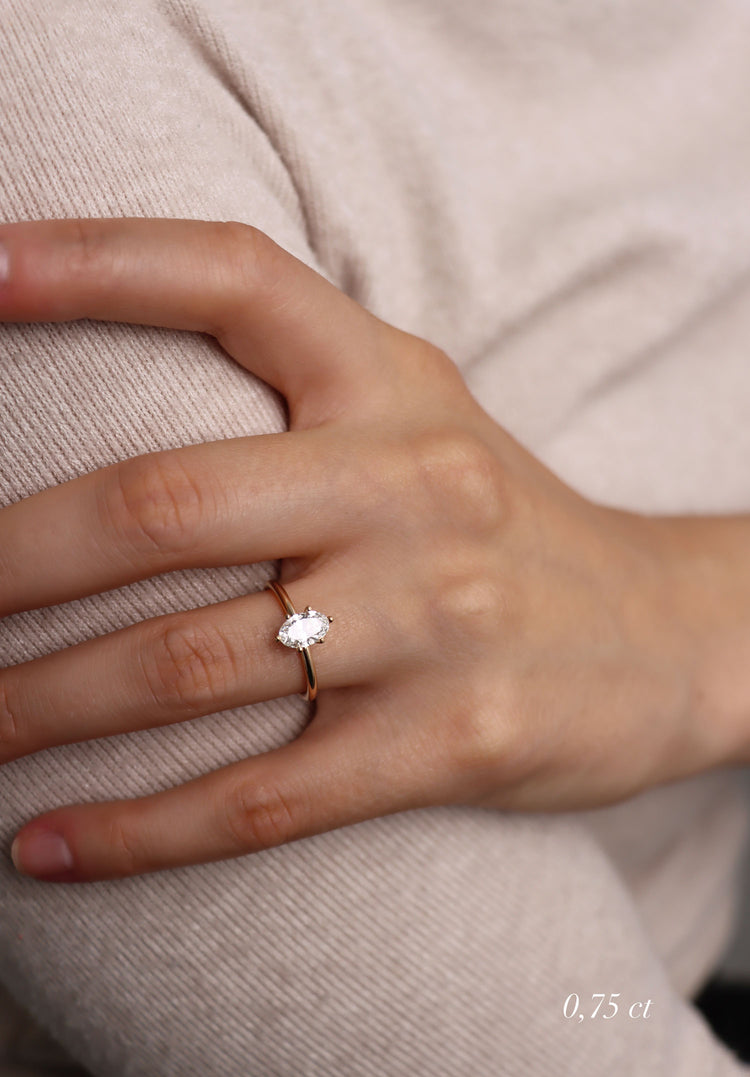 June Diamantring Oval Diamant, Vigsel / Förlovningsring | 18k. guld