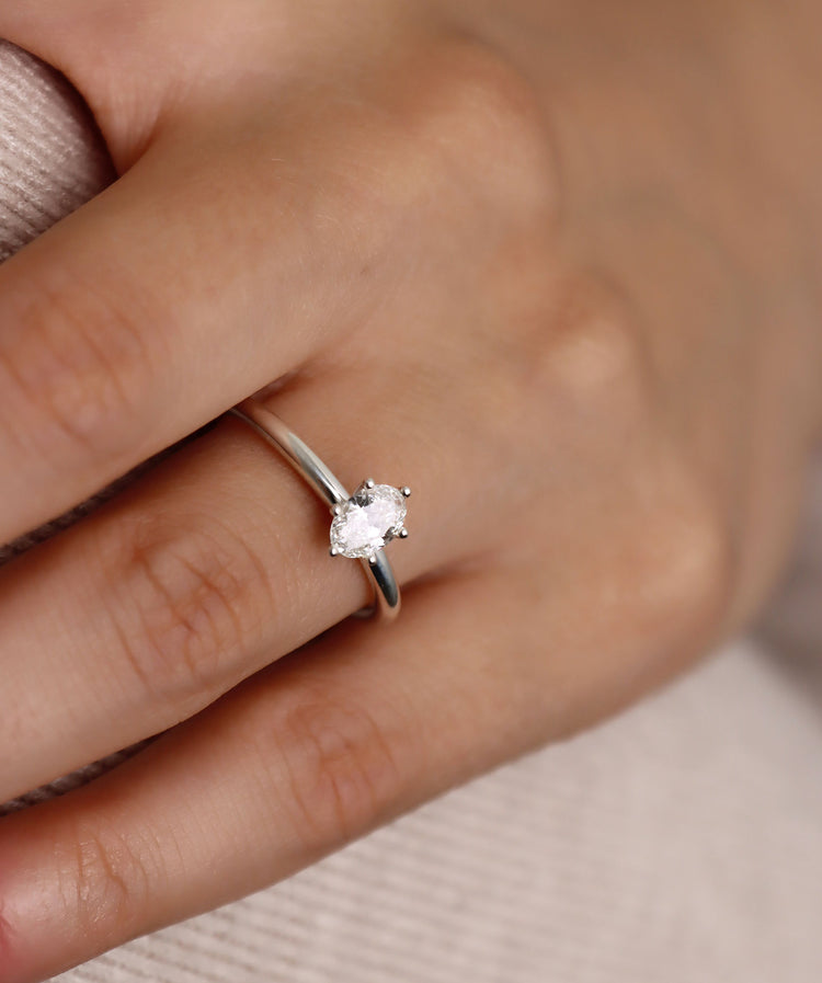 June 0,5 ct Ovalem Diamanten, Trauring/Verlobungsring