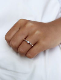 Julie Verlobungsring – Solitärring mit 0,10 ct Brillant