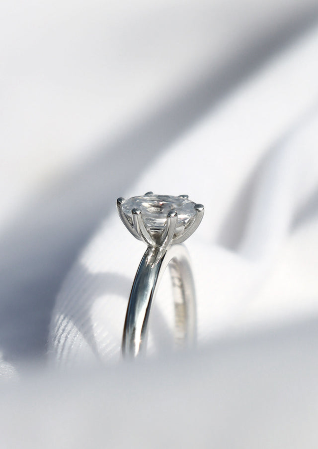 June 0,5 ct Ovaldiamant, Solitärring, Trauring/Verlobungsring