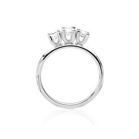 Trestensring med tre diamanter på rad. Silverring med diamanter till vigsel eller förlovning. 
