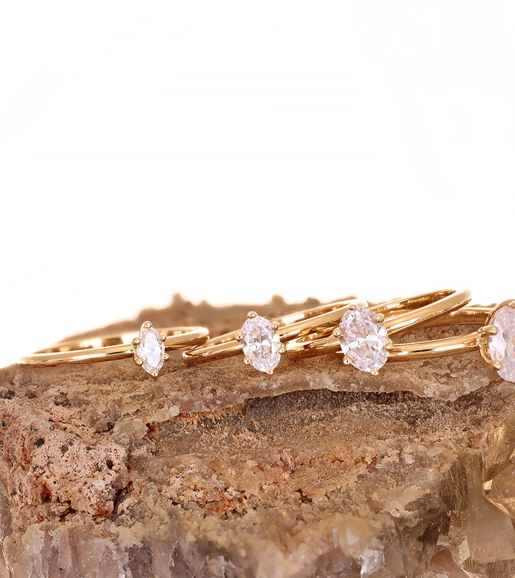 June Oval diamant 18K. guld | Vigsel / Förlovningsring