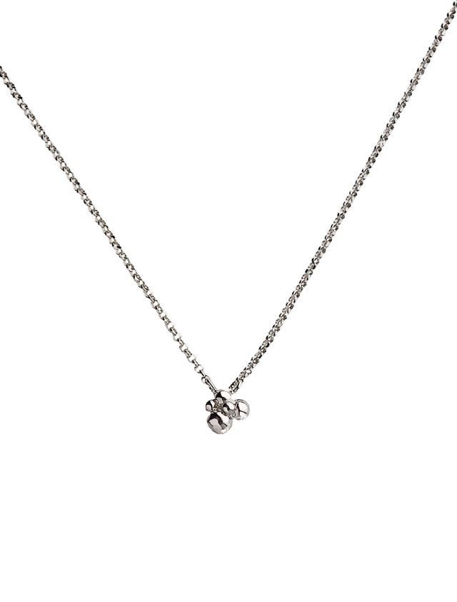 Silverhalsband med kedja och berlock. 