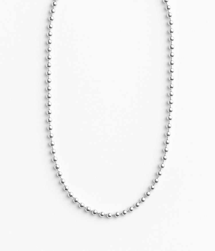 halsband med kulkedja i silver. 