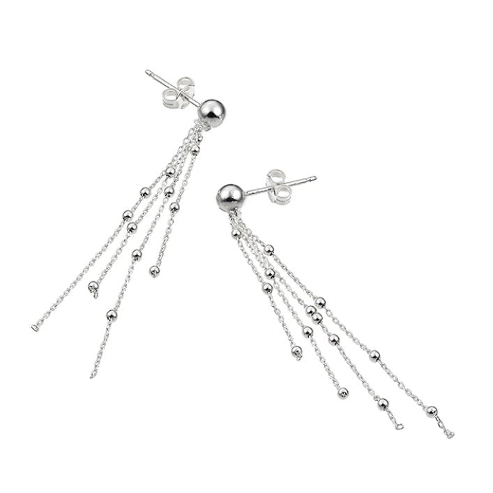Hängande örhängen med tunna kedjor och silverkulor. 
