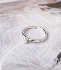June Solitärring 0,25 ct ovaler Diamant | Trau- / Verlobungsring