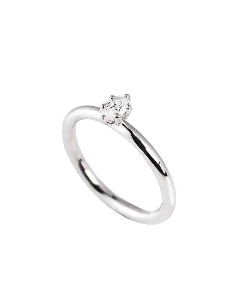 Juni Ehering / Verlobungsring, ovaler Diamant 0,25 ct.