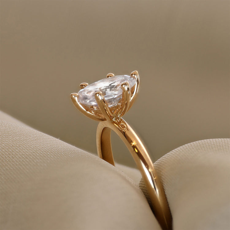 June Oval diamant 18K. guld | Vigsel / Förlovningsring