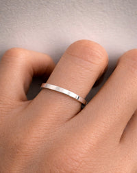 förlovningsring i silver till dam. 