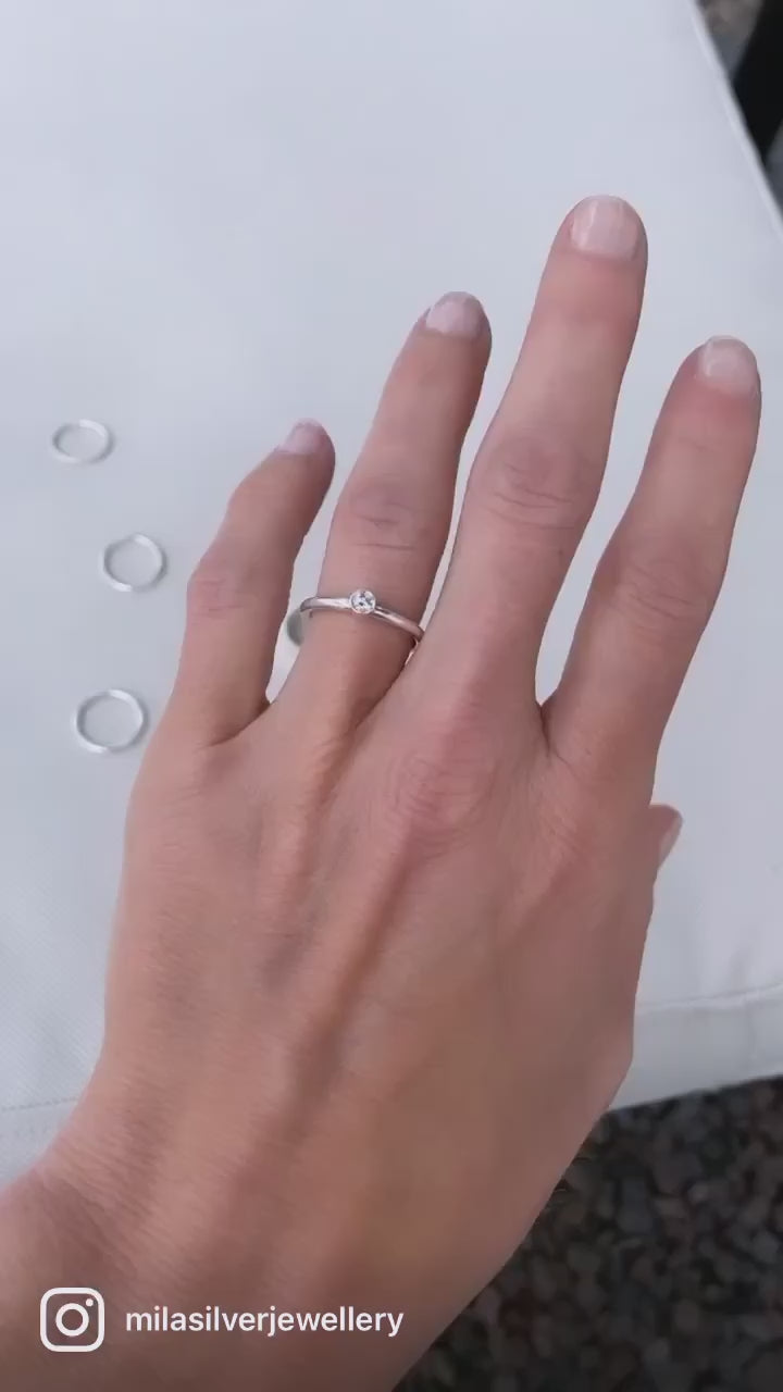 Minou Diamond ring, silver