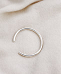 PLAIN ROUND Cuff armband, silver - Mila Silver