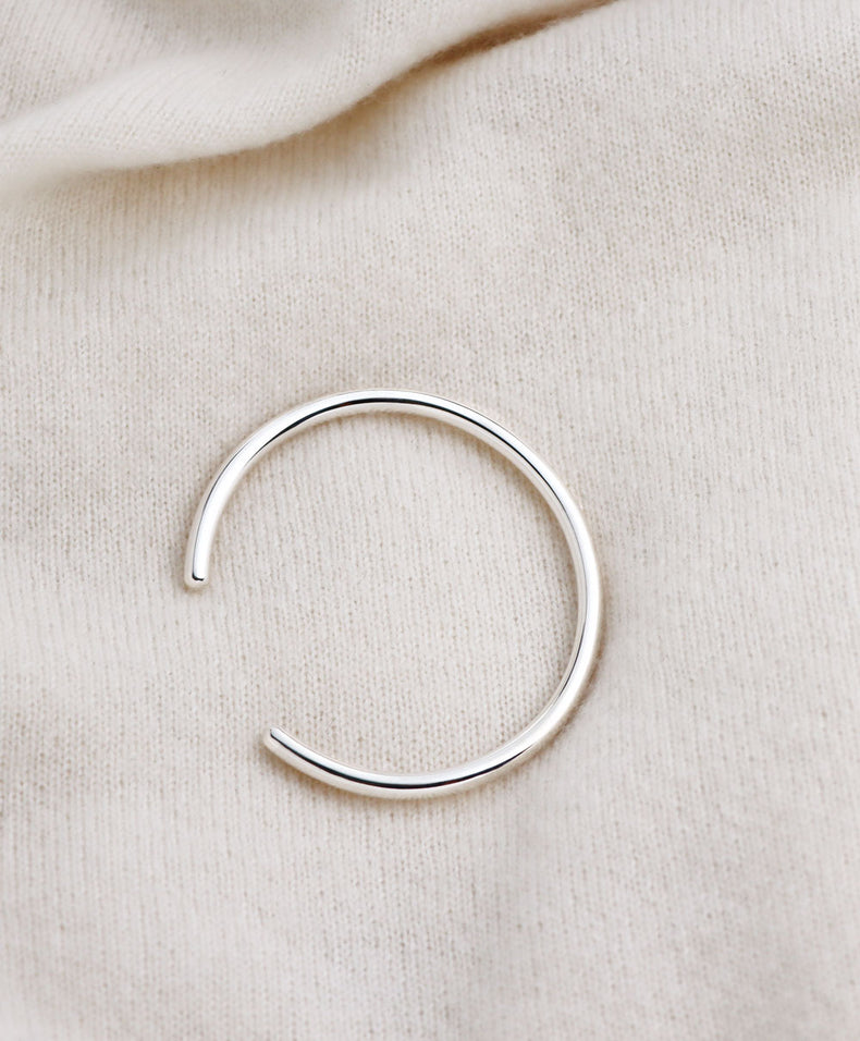 PLAIN ROUND Cuff armband, silver - Mila Silver